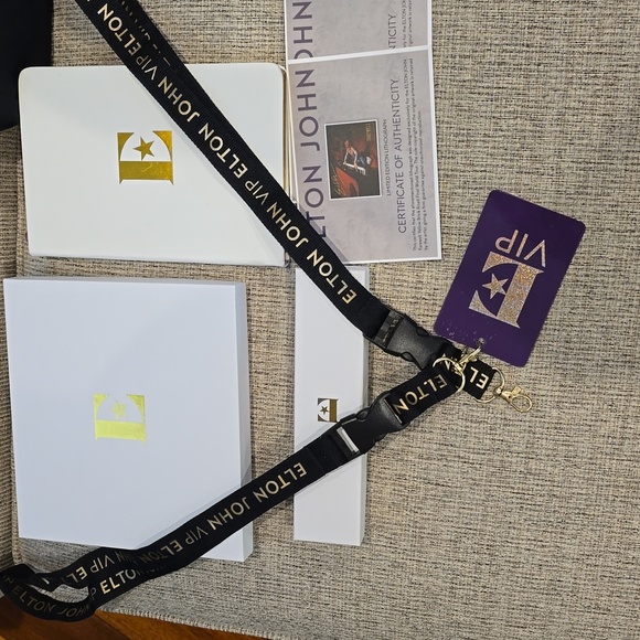 Elton John Swag Bag - Picture 10 of 12